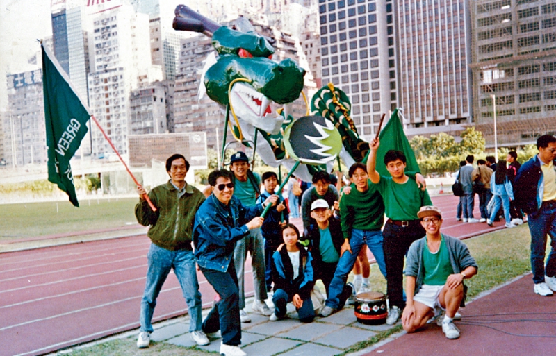 陈诗历中学时期在老师协助下，曾为学校水运会制作了一条龙。
