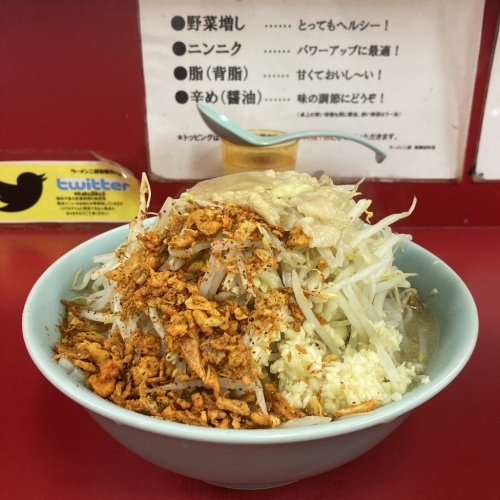 “拉面二郎”(ラーメン二郎)深受食客欢迎 “拉面二郎”(ラーメン二郎)深受食客欢迎