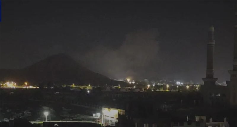 美英对也门首都萨那、荷台达多地发动空袭