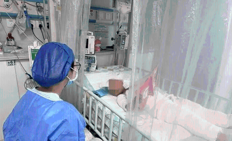 女童特重度烧伤。 女童特重度烧伤。