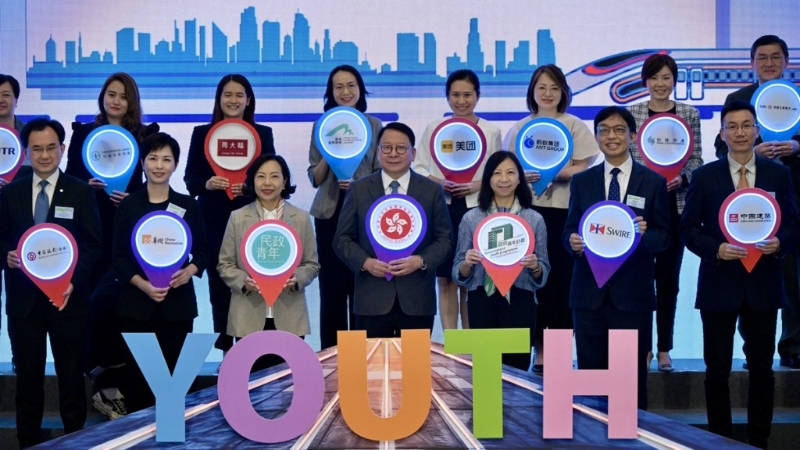青年是国家和社会的未来。 民政及青年事务局今日（11日）启动新一届企业内地与海外暑期实习计划。 苏正谦摄