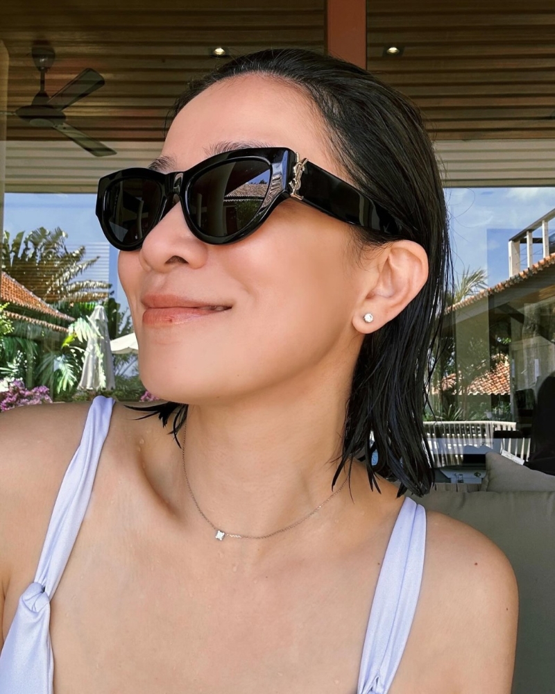 佘诗曼虽然穿上泳衣,但拍摄角度好保守。 佘诗曼虽然穿上泳衣,但拍摄角度好保守。