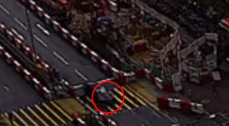 姓张少女当时沿黄色行人辅助线跑过马路 姓张少女当时沿黄色行人辅助线跑过马路