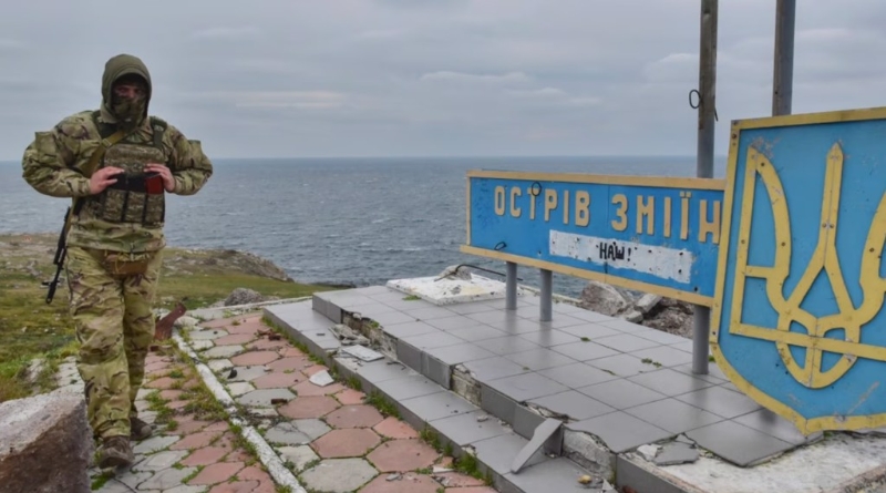 乌克兰部队在2年前收复蛇岛，稳定了黑海航运线。