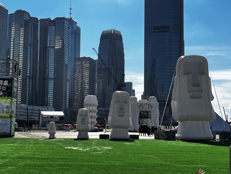 智利复活岛摩艾石像。 智利复活岛摩艾石像。