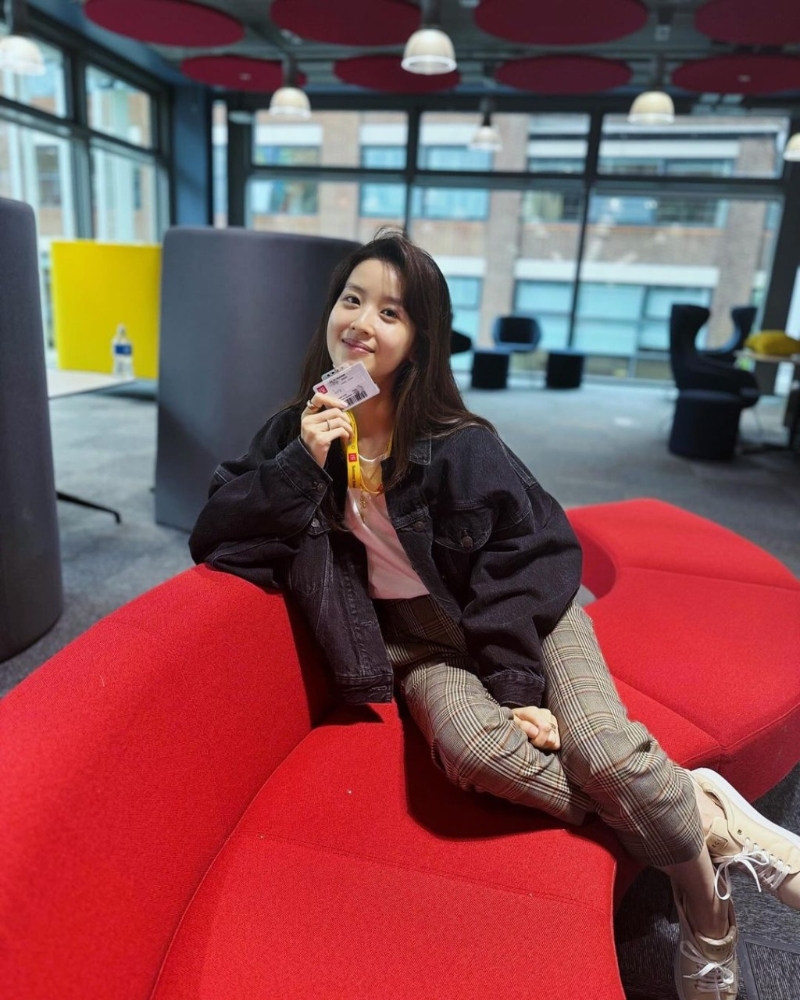 眼利网民发现章泽天的脸胖了。 眼利网民发现章泽天的脸胖了。