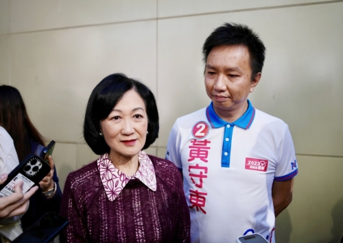 新民党黄守东(右)。 新民党黄守东(右)。