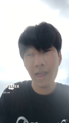 日前他说,如果自己IG直播的fans数达到1,400人,就“从屋顶上摔下来”。 日前他说,如果自己IG直播的fans数达到1,400人,就“从屋顶上摔下来”。