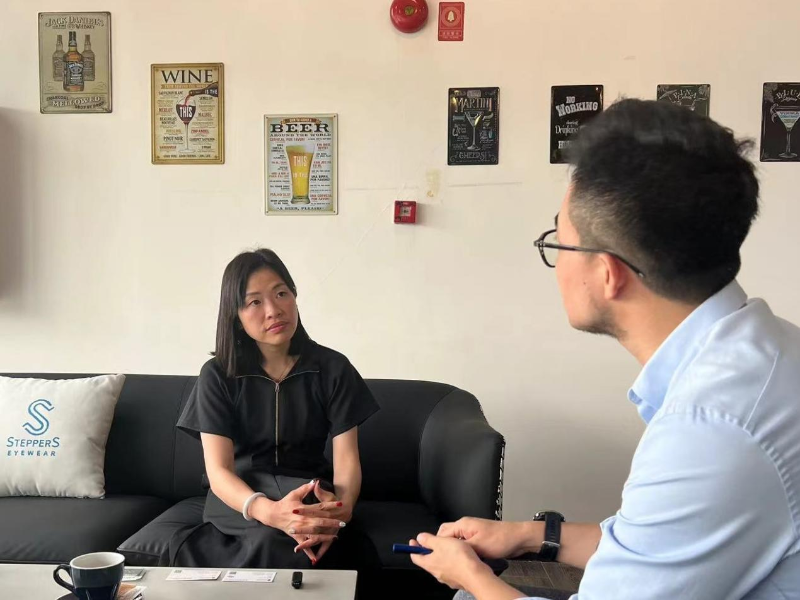 香港雅视光学集团CEO吴逸珊接受记者访问 香港雅视光学集团CEO吴逸珊接受记者访问