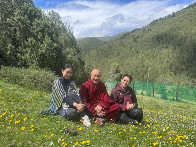 李连杰日前晒出新相,见到女儿出镜。 李连杰日前晒出新相,见到女儿出镜。