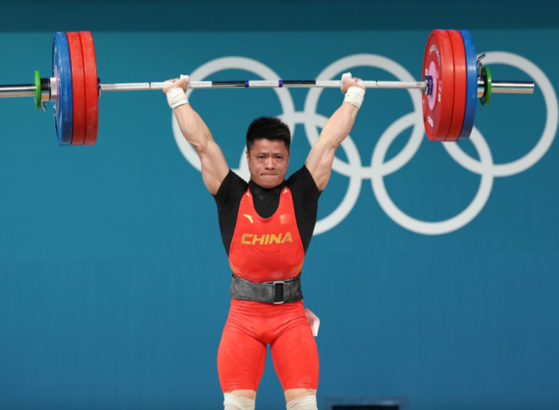 李发彬卫冕举重男子61公斤级赛事。新华社 李发彬卫冕举重男子61公斤级赛事。新华社