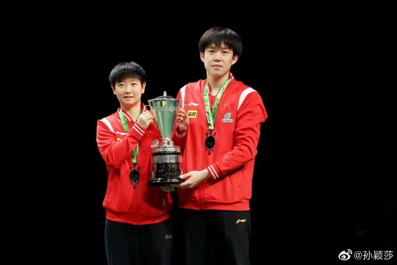 孙颖莎曾传出疑与拍档王楚钦在高档餐厅亲密用餐。 孙颖莎曾传出疑与拍档王楚钦在高档餐厅亲密用餐。