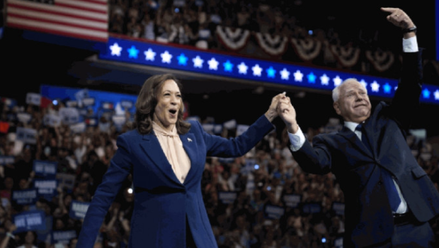 哈里斯副手亲民感十足 哈里斯副手亲民感十足