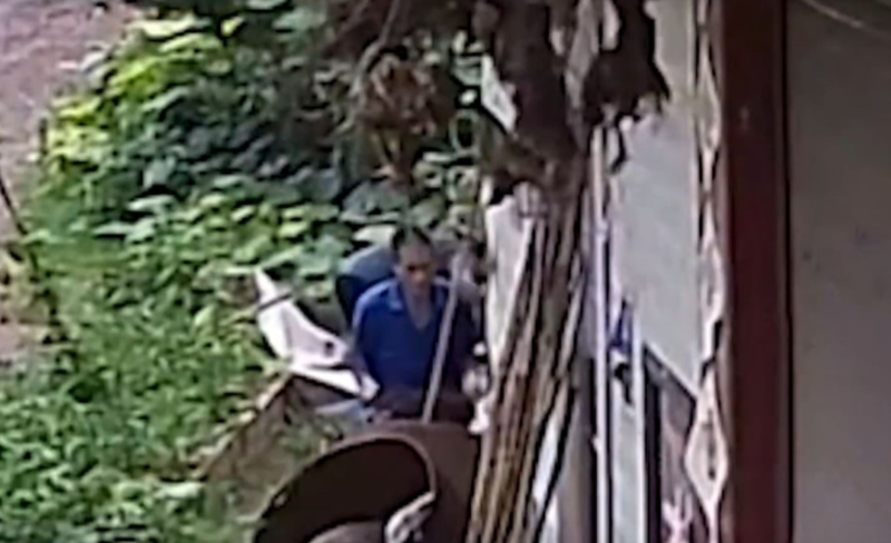 炮弹从高处堕下致有人断脚截肢。 炮弹从高处堕下致有人断脚截肢。