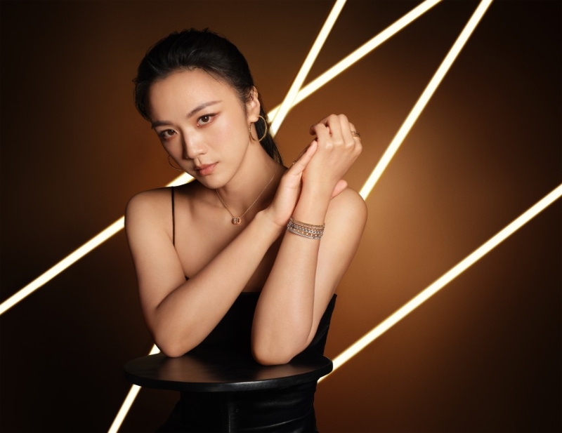 Chopard品牌大使汤唯演绎最新Ice Cube Bangles。