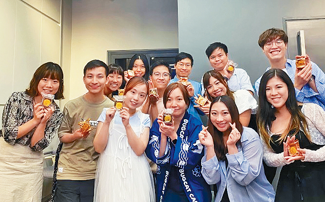 Kitty感恩一众同事同行,分担“糖不甩”的教学事务。 Kitty感恩一众同事同行,分担“糖不甩”的教学事务。