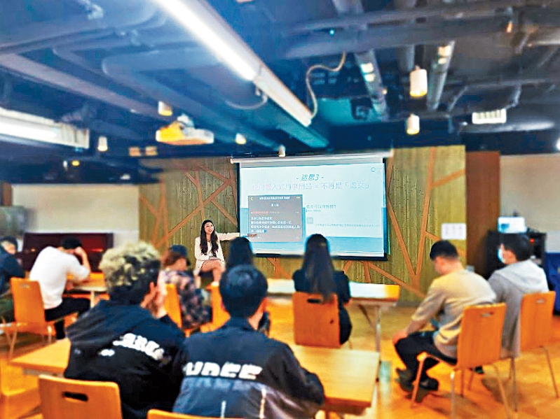 Kitty形容,要在校园全面推广性教育,关键在于老师、校长等成年人。 Kitty形容,要在校园全面推广性教育,关键在于老师、校长等成年人。