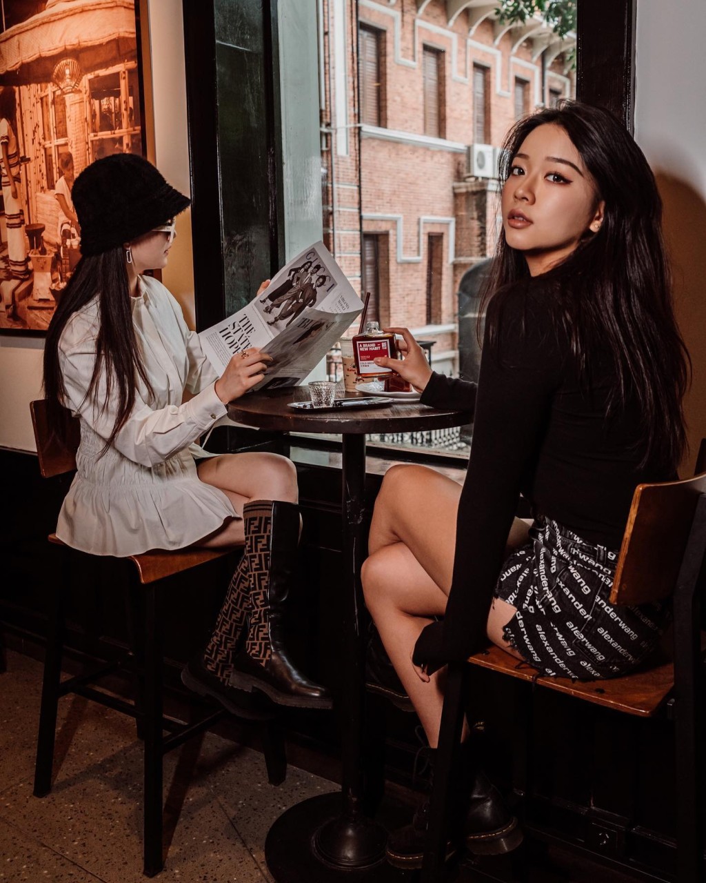 身上全是国际知名品牌的包包和服饰 身上全是国际知名品牌的包包和服饰