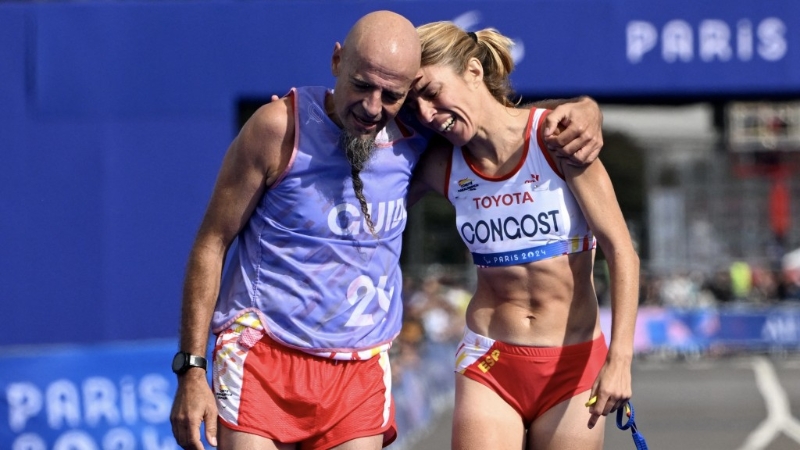 康戈斯特(右)与领跑员卡罗尔。 路透社 康戈斯特(右)与领跑员卡罗尔。 路透社