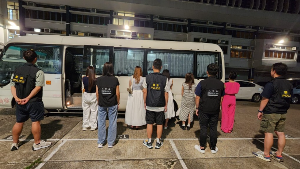 13男女涉“违反逗留条件”被捕 13男女涉“违反逗留条件”被捕