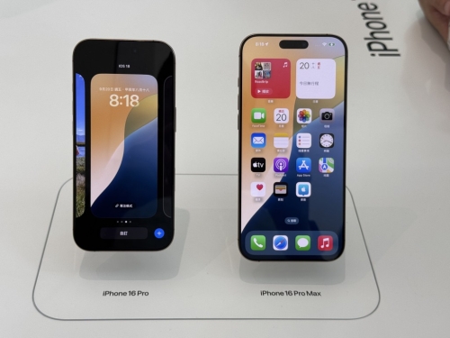 iPhone 16 Pro(左) iPhone 16 Pro(左)