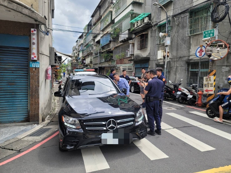 警方在新庄区裕民街，成功拦截并将陈姓犯嫌缉拿归案。