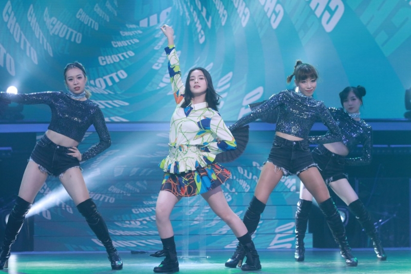 姚焯菲参加《声梦》获得亚军出道。 姚焯菲参加《声梦》获得亚军出道。