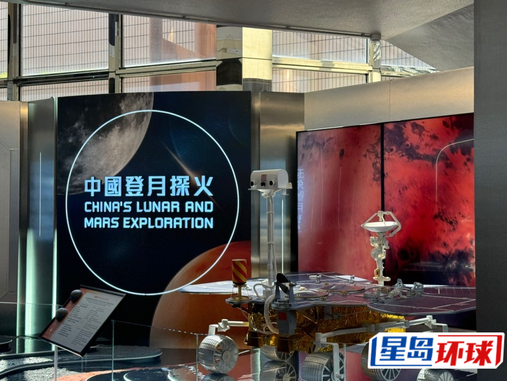 “中国登月探火”专题展览将于今日(27日)起在太空馆开放与公众免费参观。 方咏思摄.jpg “中国登月探火”专题展览将于今日(27日)起在太空馆开放与公众免费参观。 方咏思摄.jpg