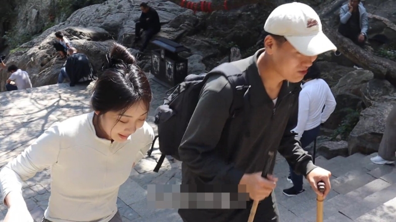 陪爬员一直带动气氛。 陪爬员一直带动气氛。