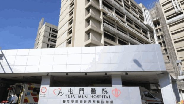 屯门友爱邨两男遭10人追砍 屯门友爱邨两男遭10人追砍