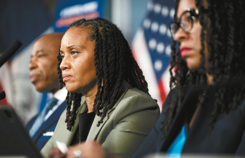 亚当斯核心内圈再有人事变动 亚当斯核心内圈再有人事变动