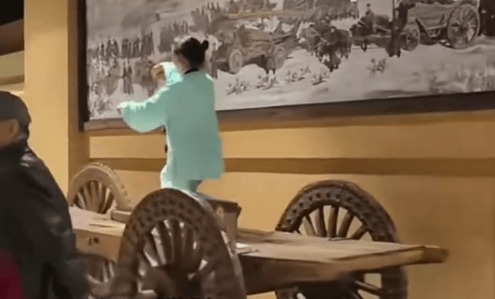 女子吉林博物馆文物上「扎马」耍太极打卡。 女子吉林博物馆文物上「扎马」耍太极打卡。