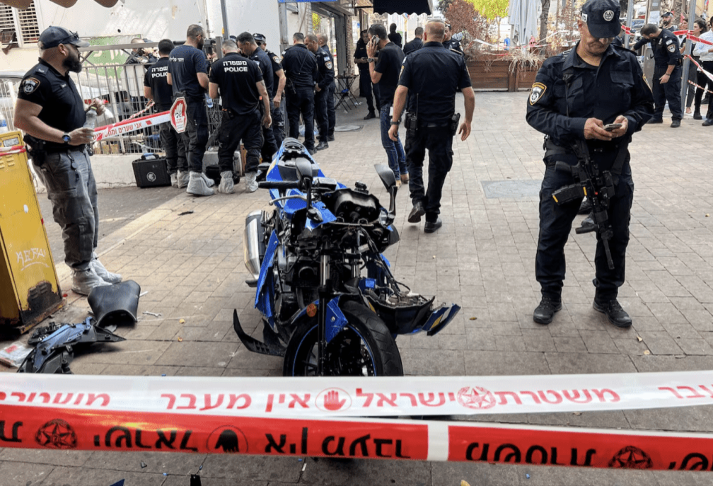 凶徒骑着电单车在不同地点之间移动攻击 凶徒骑着电单车在不同地点之间移动攻击