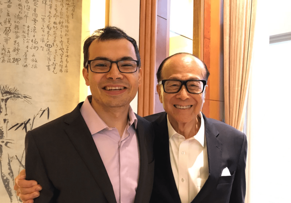 Demis Hassabis在2017年来港时,与李嘉诚会面。 (李嘉诚基金会图片) Demis Hassabis在2017年来港时,与李嘉诚会面。 (李嘉诚基金会图片)