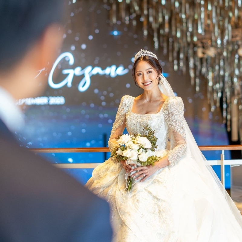 叶育均去年预备婚礼期间,意外发现颈上有明显肿块。 叶育均去年预备婚礼期间,意外发现颈上有明显肿块。