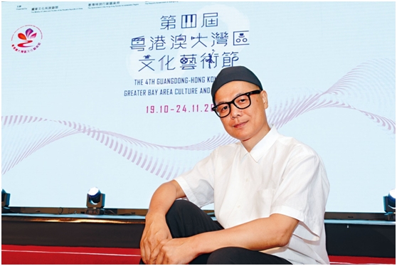 香港著名跨领域艺术家曾文通为《乐动.舞界》香港篇担任艺术总监、导演及编舞。 香港著名跨领域艺术家曾文通为《乐动.舞界》香港篇担任艺术总监、导演及编舞。