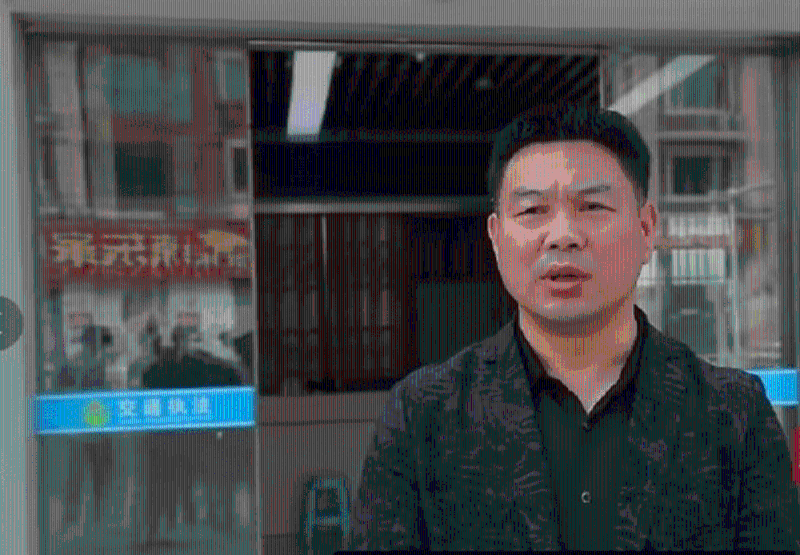 杜志军,湖北通城县关刀镇杨田村人。1992年底入伍,1995年退役,曾多次获得嘉奖和被评为优秀士兵。 杜志军,湖北通城县关刀镇杨田村人。1992年底入伍,1995年退役,曾多次获得嘉奖和被评为优秀士兵。