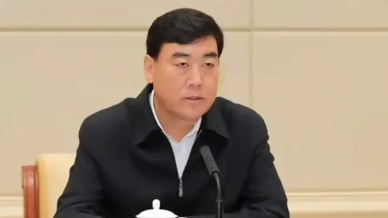 中共青海省委常委、政法委书记杨发森涉嫌严重违纪违法,主动投案。 中共青海省委常委、政法委书记杨发森涉嫌严重违纪违法,主动投案。