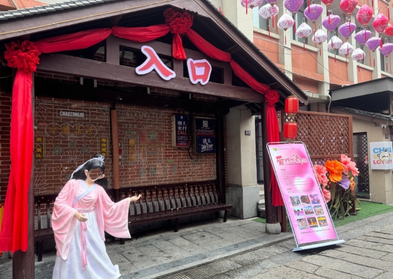 参与者完成各项体验就可获“准嫁证”。 参与者完成各项体验就可获“准嫁证”。