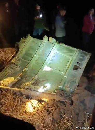 一块巨大金属坠落至湖南湘阴县境内。 一块巨大金属坠落至湖南湘阴县境内。