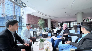 穆鲁教授与物理学院教师深入讨论 穆鲁教授与物理学院教师深入讨论