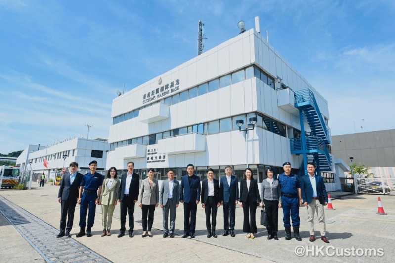 海关关长何珮珊昨日(23日)在香港海关总部大楼与上海海关关长王伟会面。海关FB图片 海关关长何珮珊昨日(23日)在香港海关总部大楼与上海海关关长王伟会面。海关FB图片