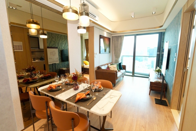 单位享开扬运动场景观,融合现代美学与功能设计,展现既现代又温馨的生活方式,并选用同一色调家具,创造出平衡而舒适的环境。 单位享开扬运动场景观,融合现代美学与功能设计,展现既现代又温馨的生活方式,并选用同一色调家具,创造出平衡而舒适的环境。