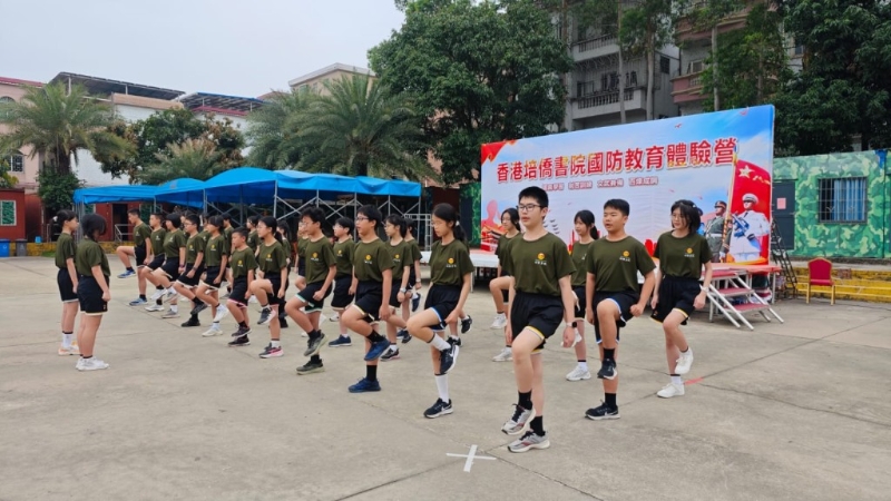 培侨书院初中学生体验军旅生活