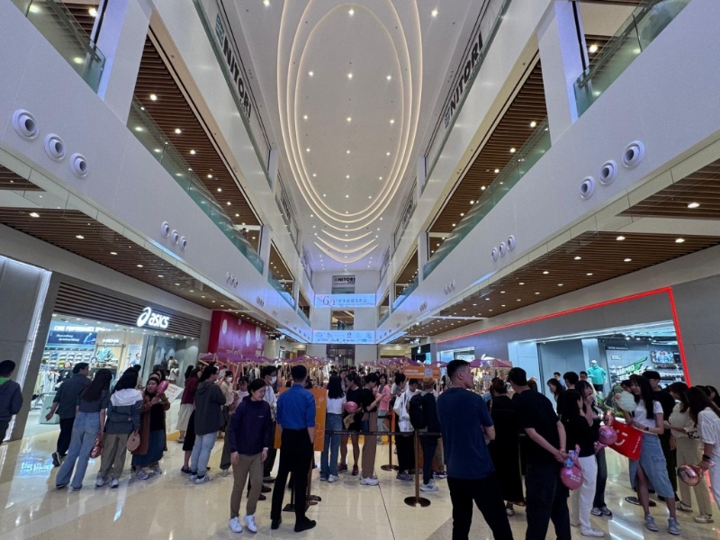 首日开业人头涌涌 首日开业人头涌涌