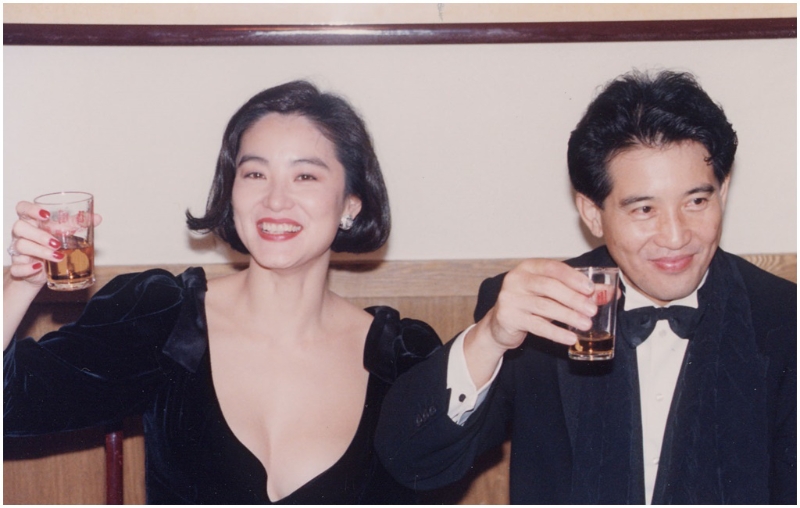 林青霞与秦汉情缠多年,可惜未修成正果。 林青霞与秦汉情缠多年,可惜未修成正果。