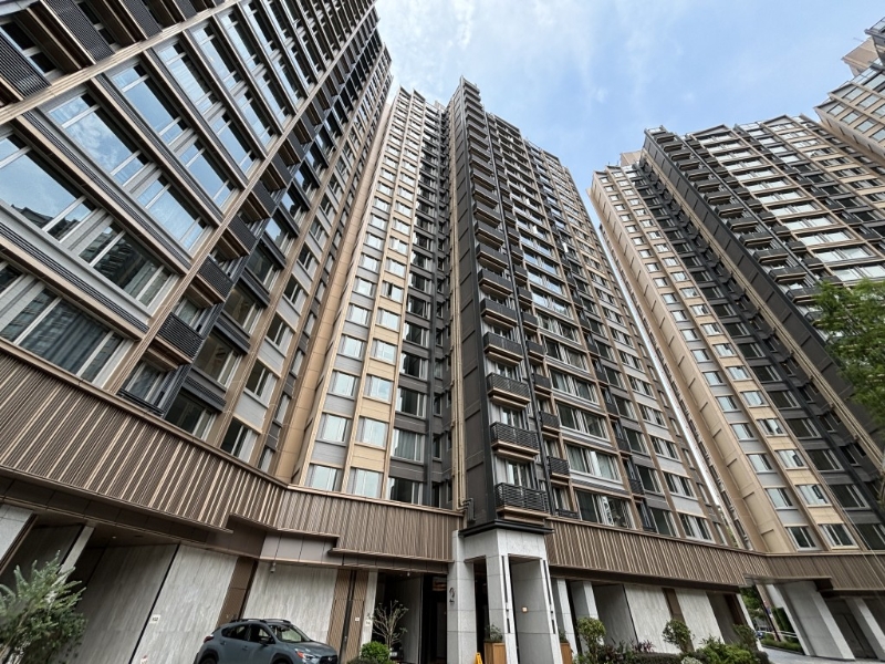 楼市再向下压力较细,明年中小型住宅料升5%。 楼市再向下压力较细,明年中小型住宅料升5%。