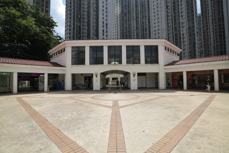 屯门兆麟苑银主盘以350万低估价11%拍出。 屯门兆麟苑银主盘以350万低估价11%拍出。