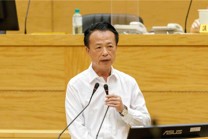 嘉市政坛传嘉义县长翁章梁可能转战嘉义市长,遭他本人直接否认。 嘉市政坛传嘉义县长翁章梁可能转战嘉义市长,遭他本人直接否认。