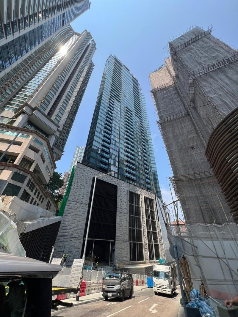 新世界发展营业及市务部总监黄浩贤透露,明年集团有多个合作项目推出,当中“重头戏”是集团与恒基合作发展的西半山卫城道8号豪宅盘。 新世界发展营业及市务部总监黄浩贤透露,明年集团有多个合作项目推出,当中“重头戏”是集团与恒基合作发展的西半山卫城道8号豪宅盘。